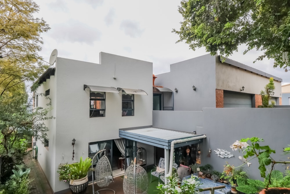 Security estate home for sale in Magalies Golf Estate - 1HR1732769