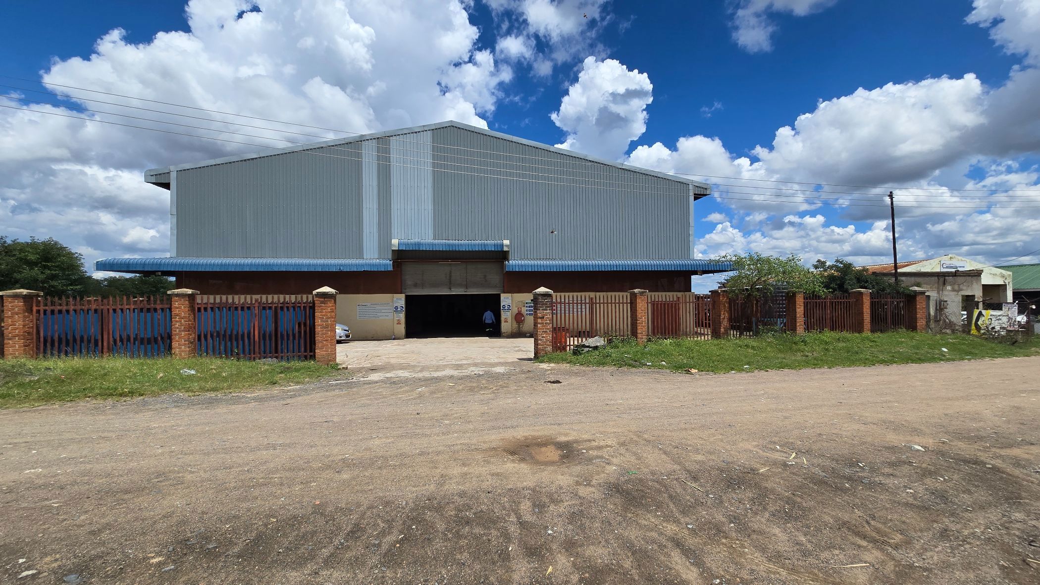Commercial industrial property for sale in Zimbabwe - 3ZB1732801