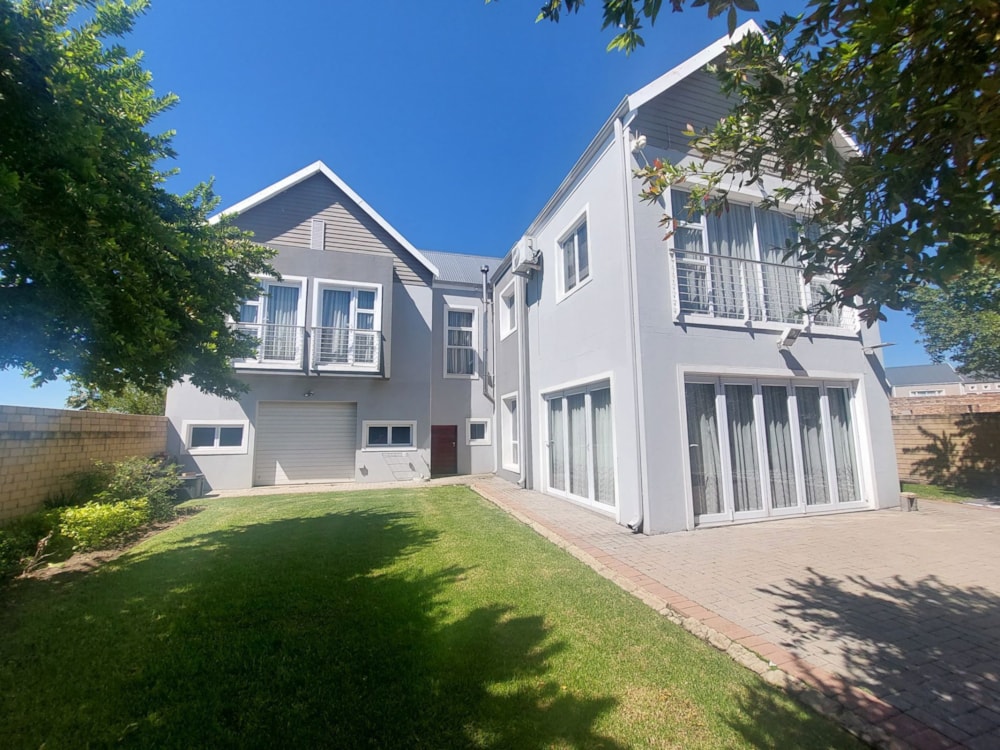 Double-storey apartment for sale in Riverspray - 1VT1732813