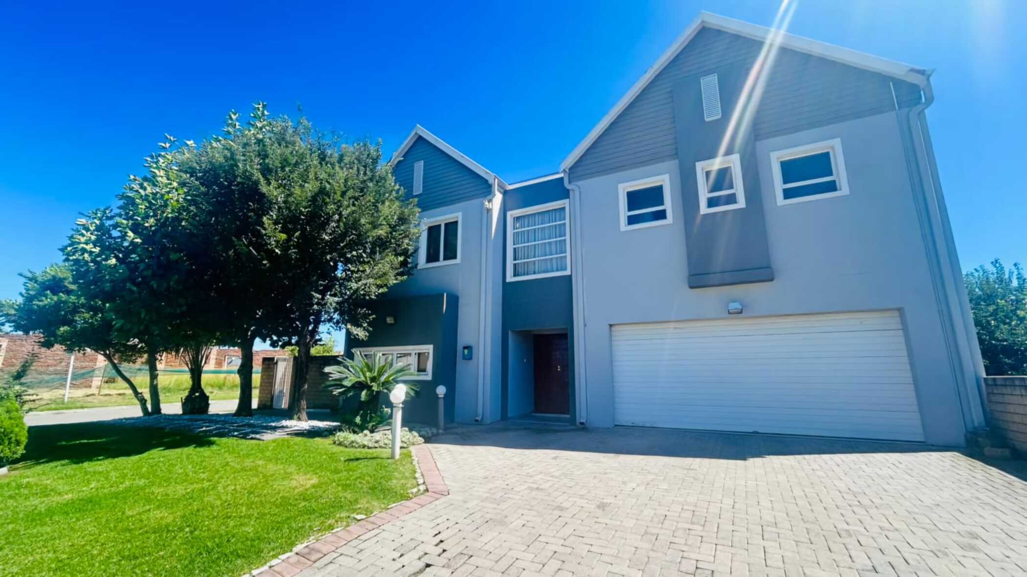 Double-storey apartment for sale in Riverspray - 1VT1732813