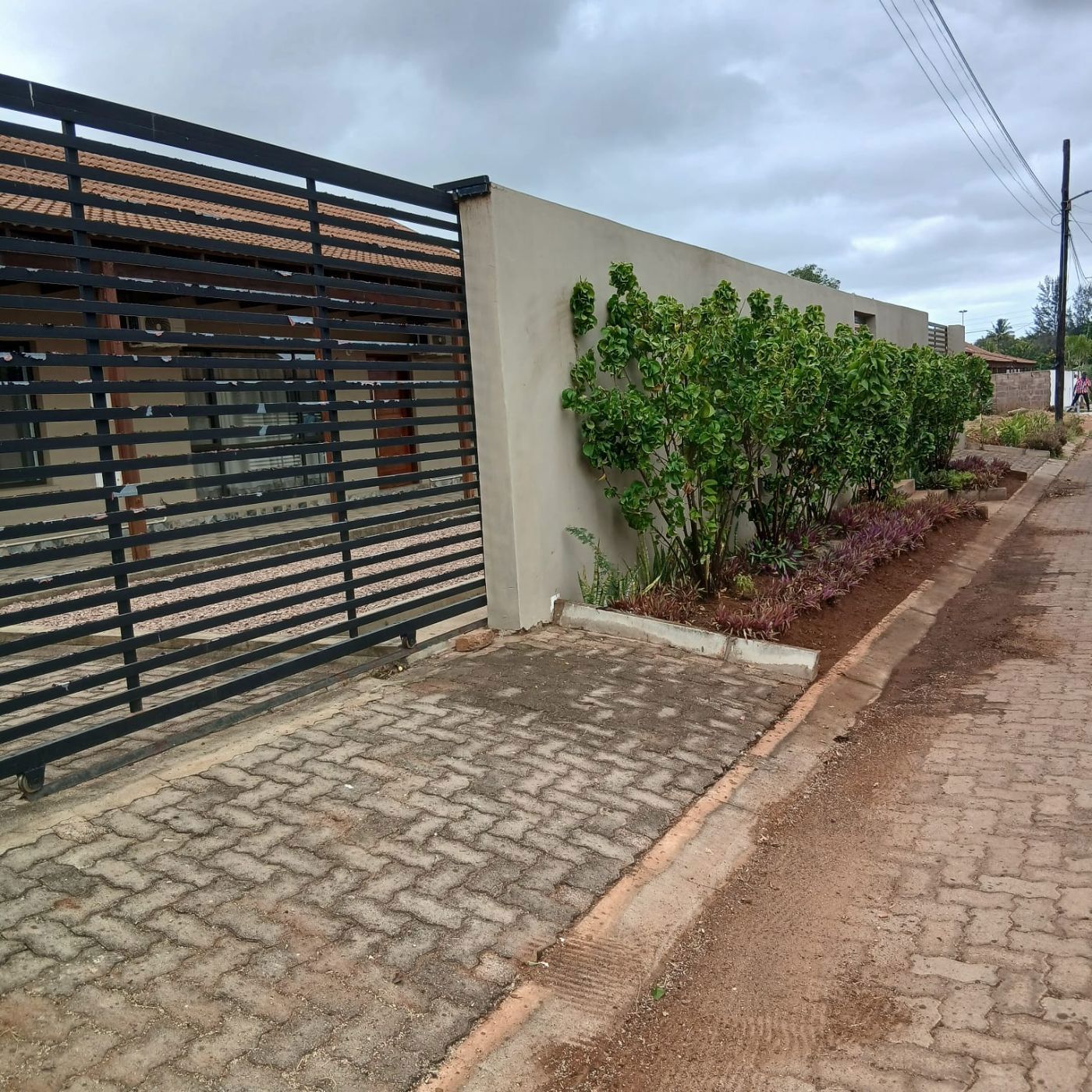 Security complex home to rent in Matola, Mozambique - 3MQ1732845