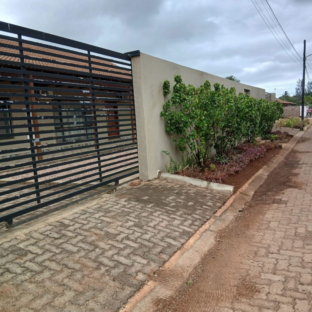 Security complex home to rent in Matola, Mozambique - 3MQ1732845 Security complex home to rent in Matola, Mozambique - 3MQ1732845
