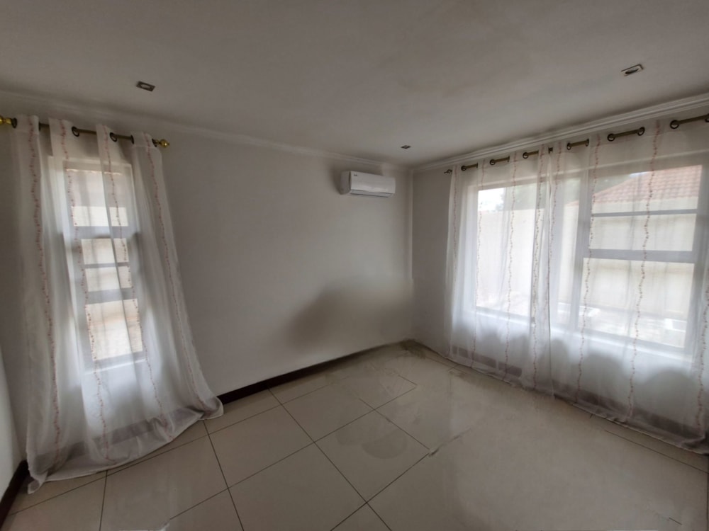 Security complex home to rent in Matola, Mozambique - 3MQ1732845 Security complex home to rent in Matola, Mozambique - 3MQ1732845