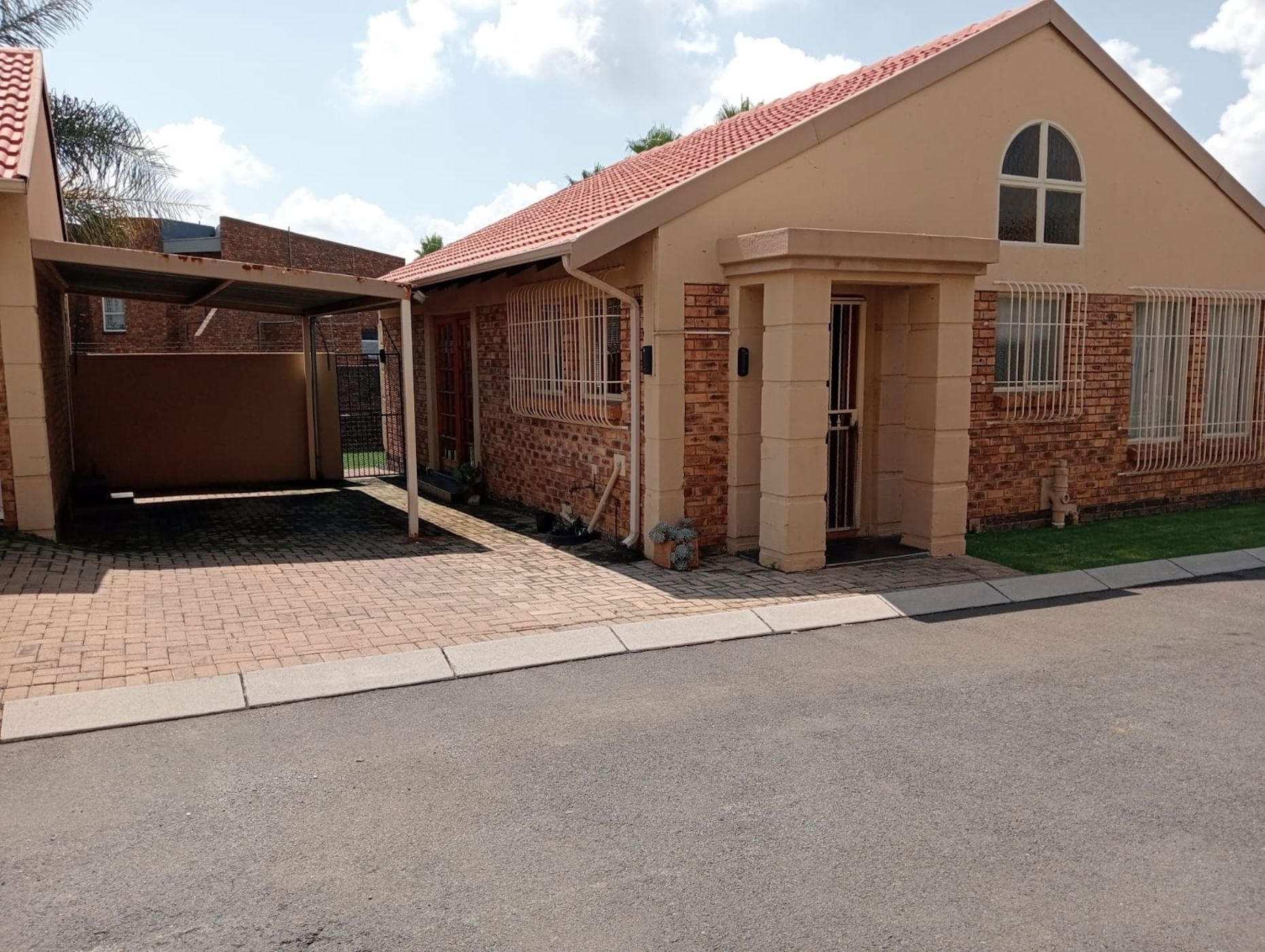 House for sale in Petersfield - 1SP1734204