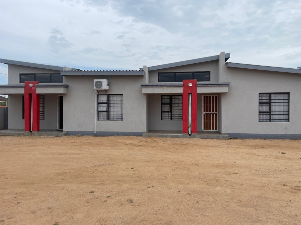 Single-storey cluster for sale in Jwaneng, Southern District, Botswana - 3BO1733187