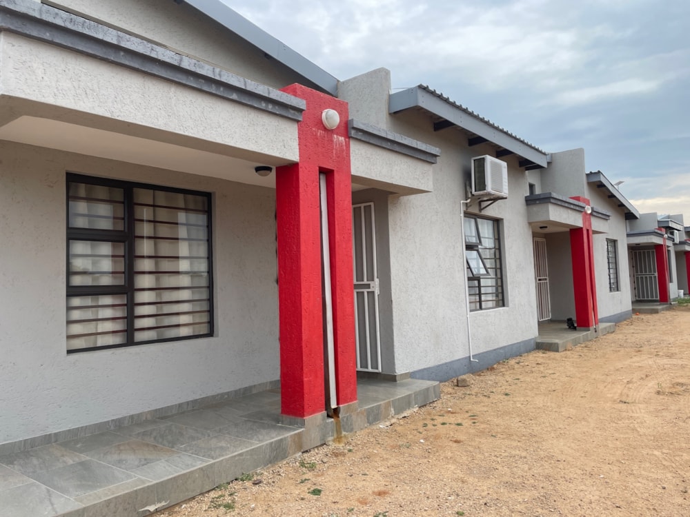 Single-storey cluster for sale in Jwaneng, Southern District, Botswana - 3BO1733187