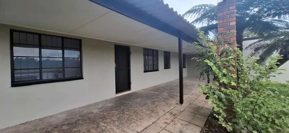 Garden cottage let in Bothas Hill - 1KF1735314