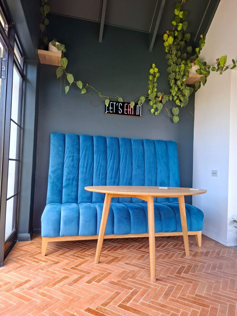 Beachfront villa to rent in Village - 1SA1733840