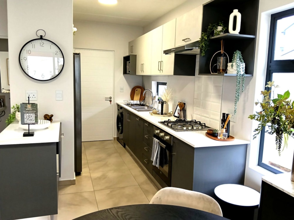 Security complex home for sale in Nelspruit Ext 29 - 1NS1733390 Security complex home for sale in Nelspruit Ext 29 - 1NS1733390