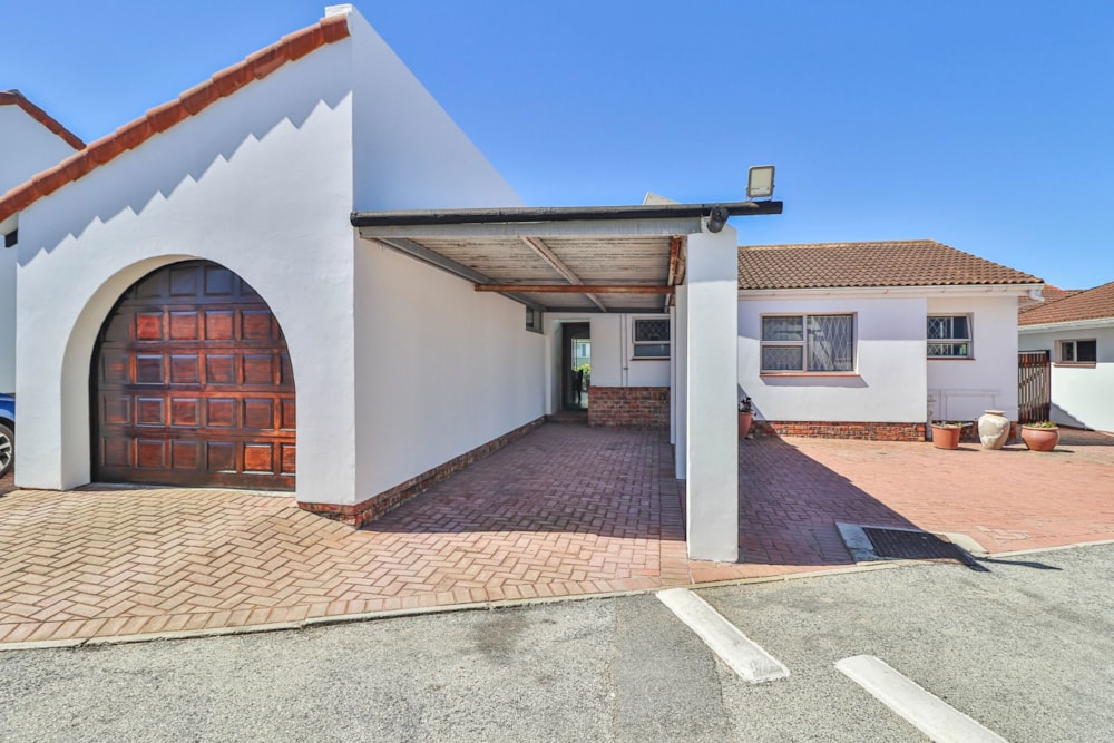 Townhouse for sale in Bluewater Bay, Port Elizabeth, Gqeberha - 1PLZ1734441