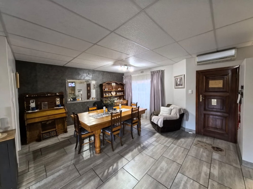 House for sale in Rhodesdene - 1KJ1733487