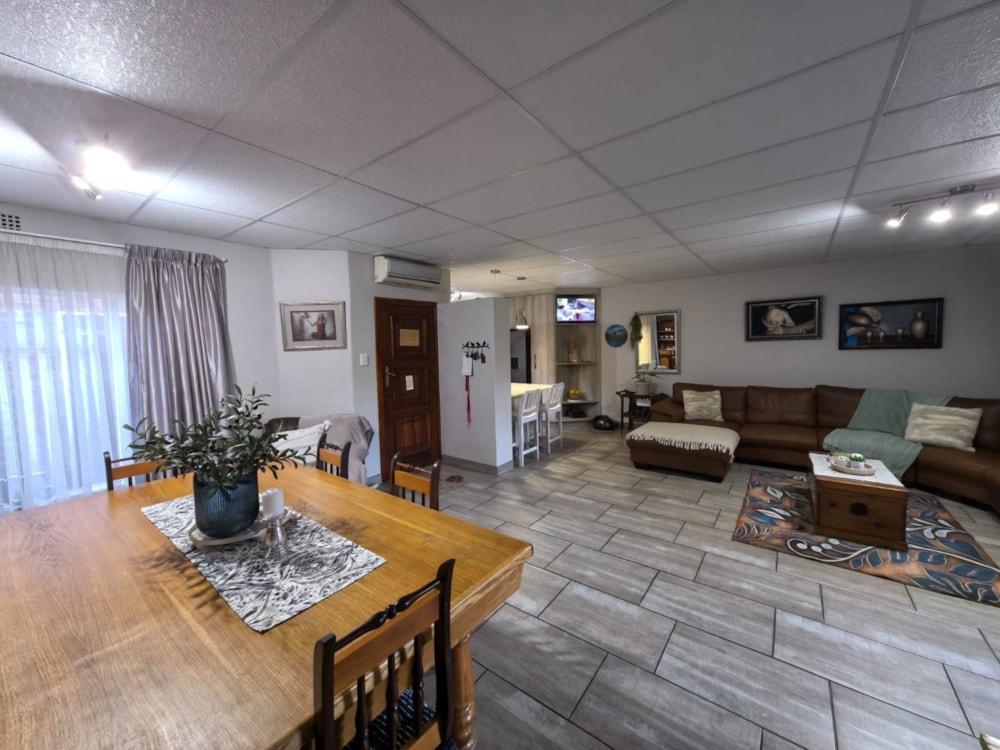 House for sale in Rhodesdene - 1KJ1733487