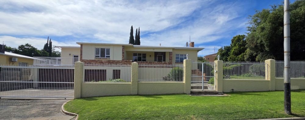 House for sale in Cradock - 1KK1733650 House for sale in Cradock - 1KK1733650