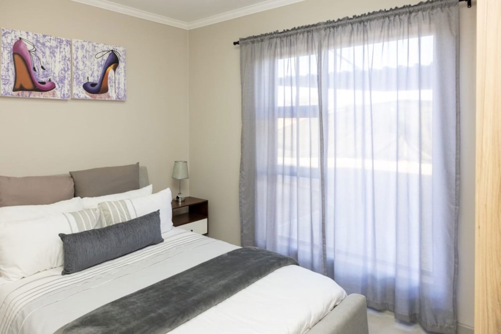 Apartment for sale in Heuwelsig, Bloemfontein - 1KJ1733676 Apartment for sale in Heuwelsig, Bloemfontein - 1KJ1733676
