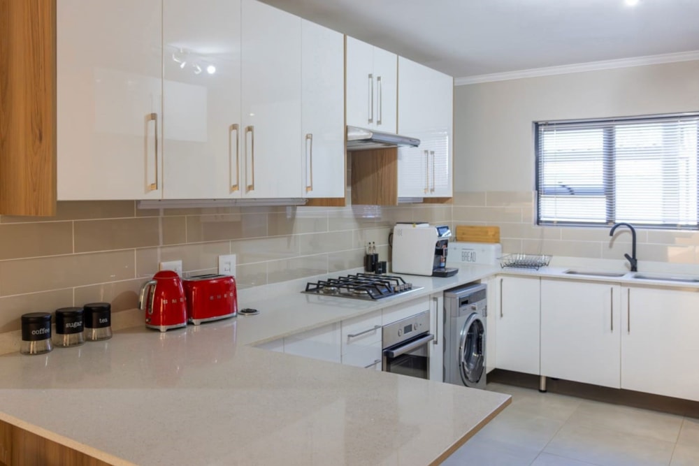 Apartment for sale in Heuwelsig, Bloemfontein - 1KJ1733676 Apartment for sale in Heuwelsig, Bloemfontein - 1KJ1733676