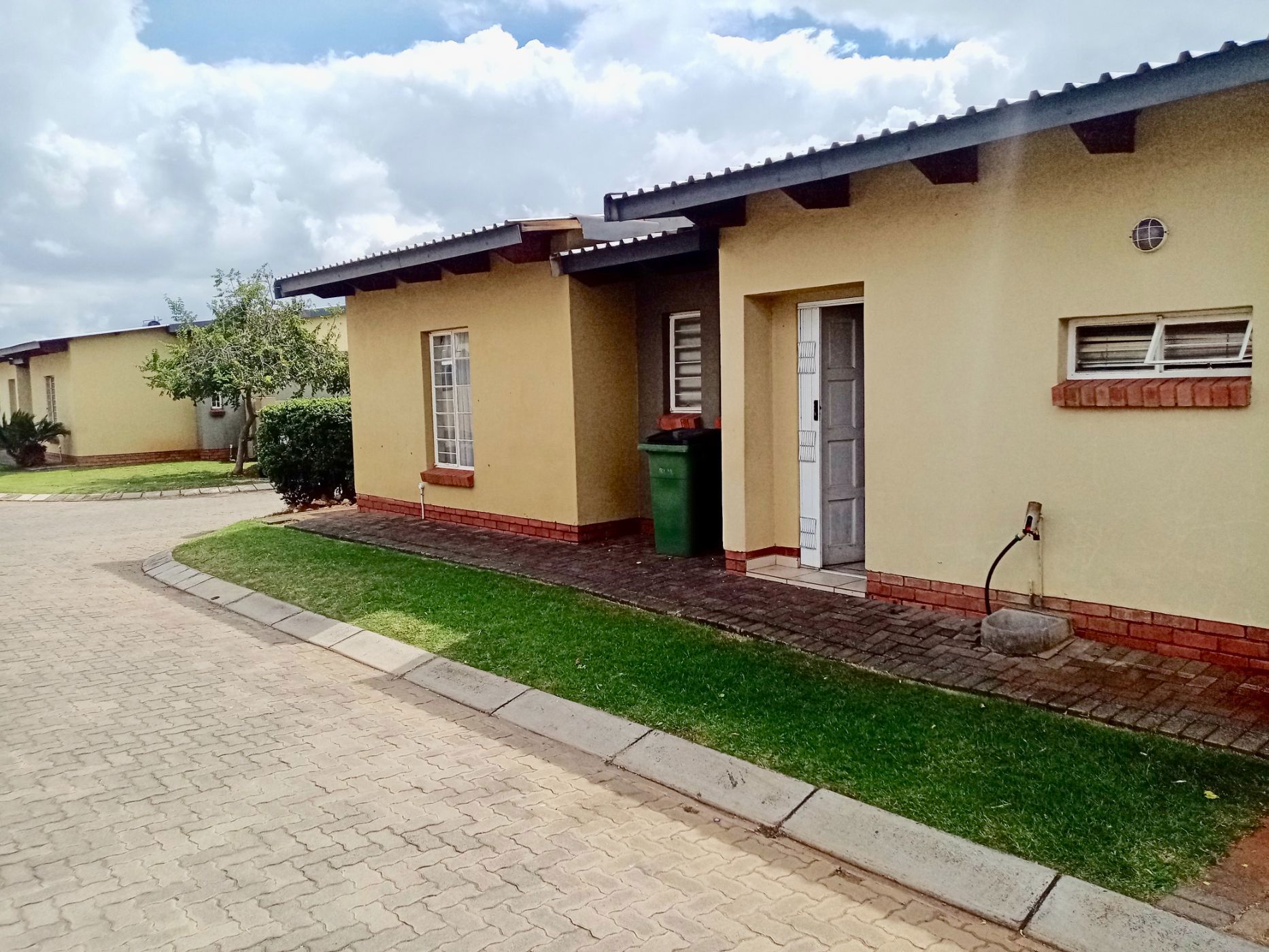 House for sale in Waterval East - 1RU1733691