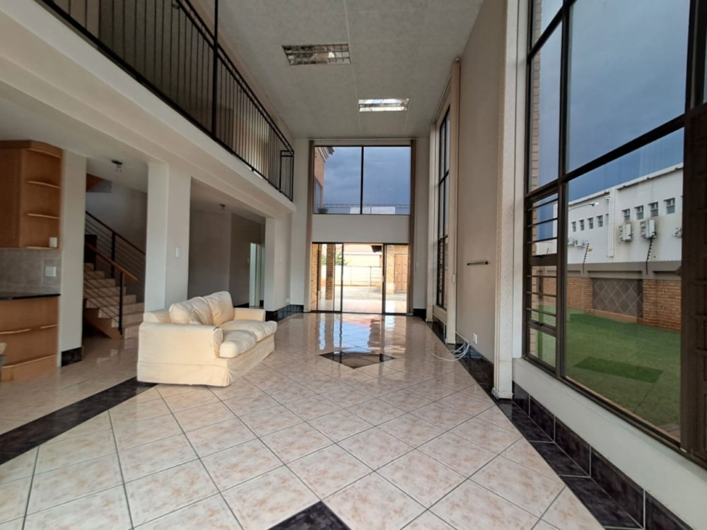 Double-storey house for sale in Roylglen - 1KJ1733823