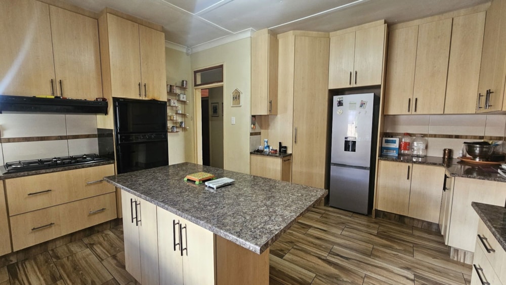 House for sale in Barkly West - 1KJ1733867