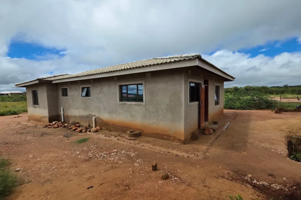 House for sale in Esigodini, Zimbabwe - 3ZB1733878 House for sale in Esigodini, Zimbabwe - 3ZB1733878
