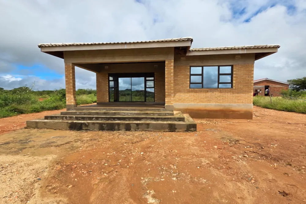 House for sale in Esigodini, Zimbabwe - 3ZB1733878 House for sale in Esigodini, Zimbabwe - 3ZB1733878