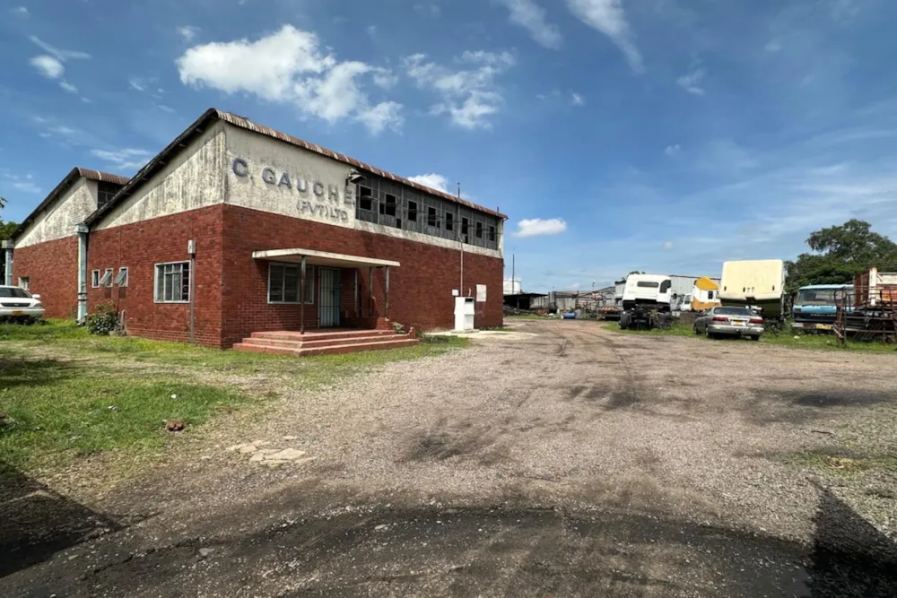 Commercial industrial property for sale in Donnington, Zimbabwe - 3ZB1733885 Commercial industrial property for sale in Donnington, Zimbabwe - 3ZB1733885