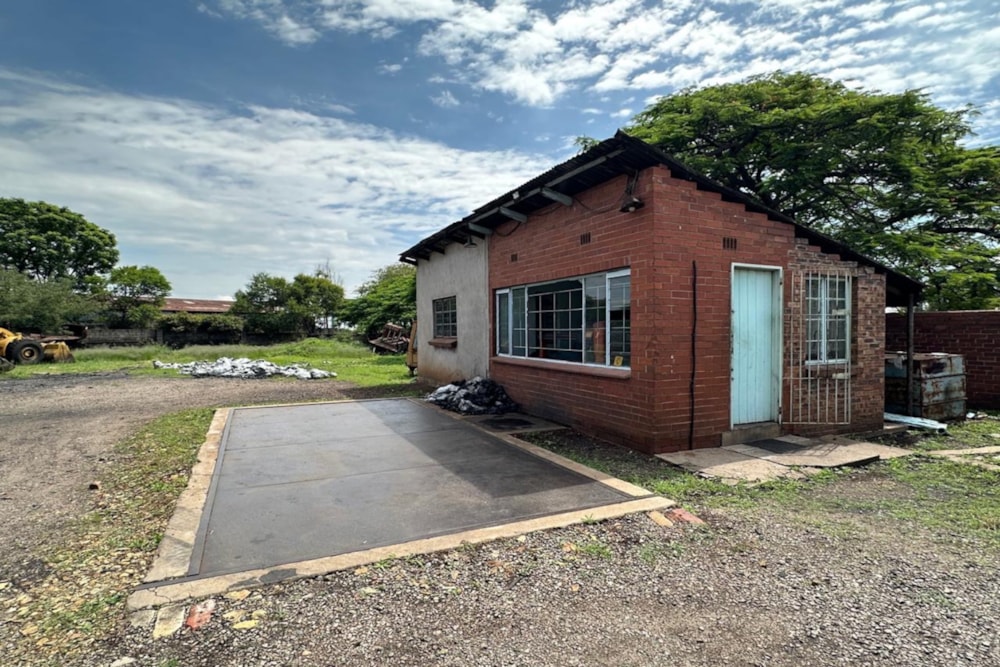 Commercial industrial property for sale in Bulawayo, Zimbabwe - 3ZB1733885