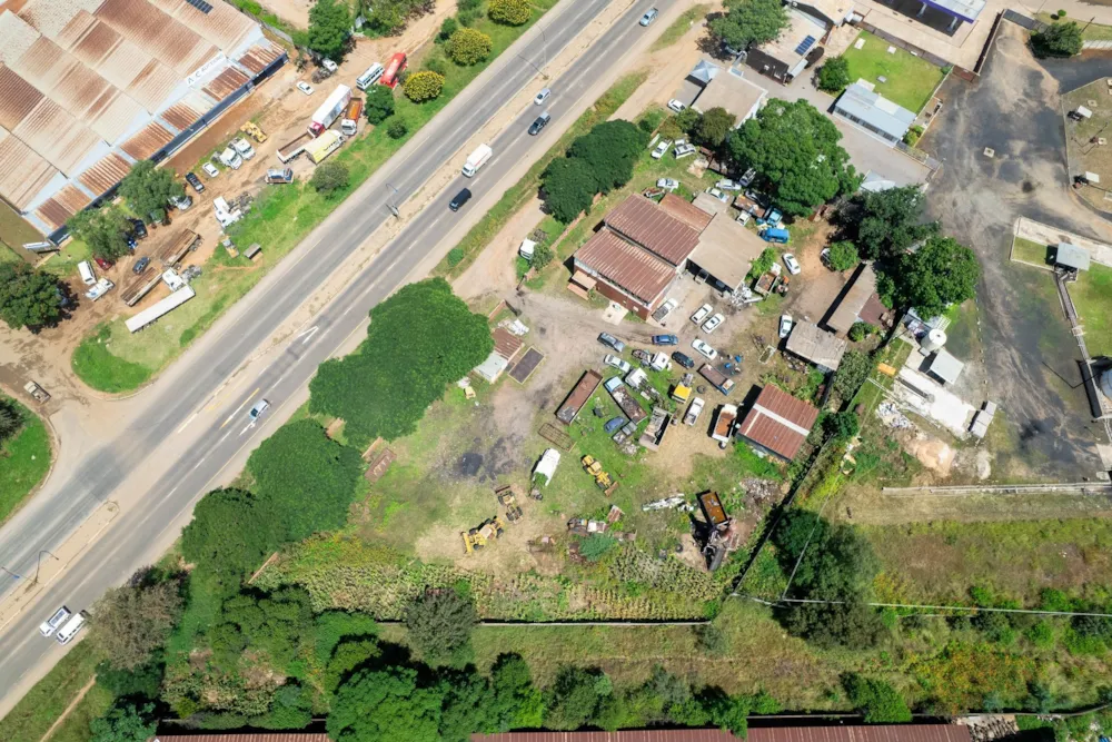 Commercial industrial property for sale in Donnington, Zimbabwe - 3ZB1733885 Commercial industrial property for sale in Donnington, Zimbabwe - 3ZB1733885