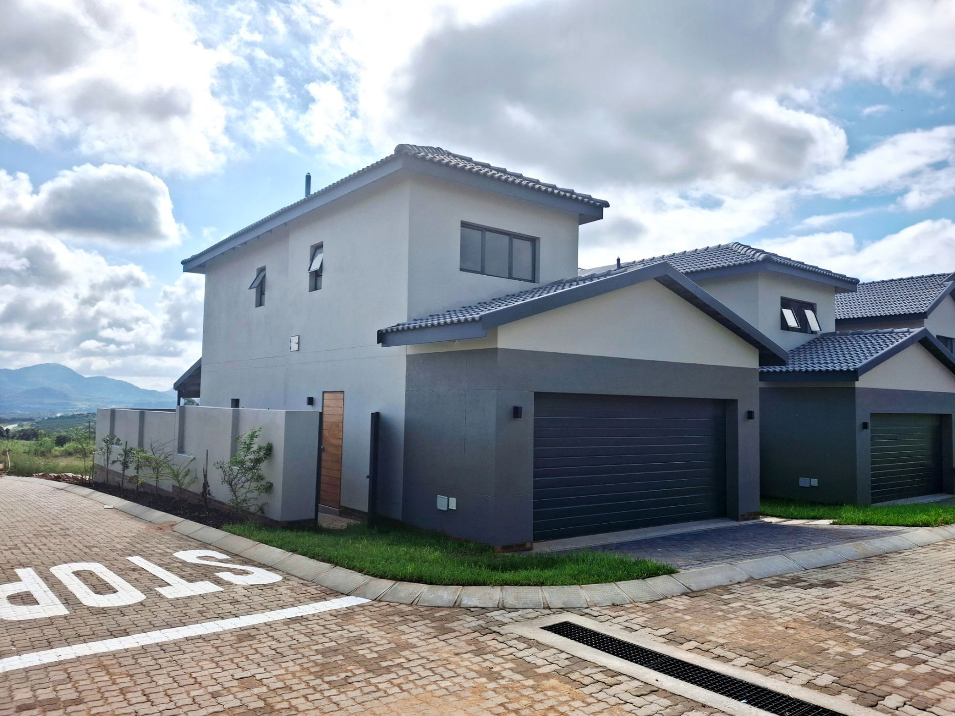 Townhouse to rent in Mbomela Ext 37 (Nelspruit Ext 37) - 1NS1738373