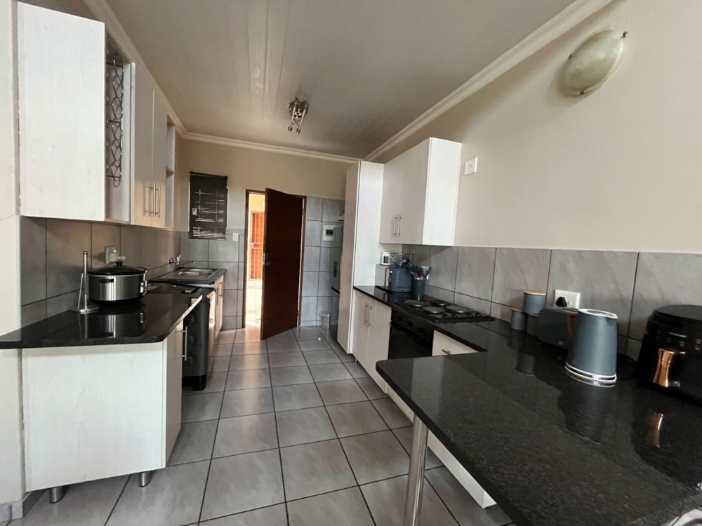 Apartment for sale in Waterval East - 1RU1734386