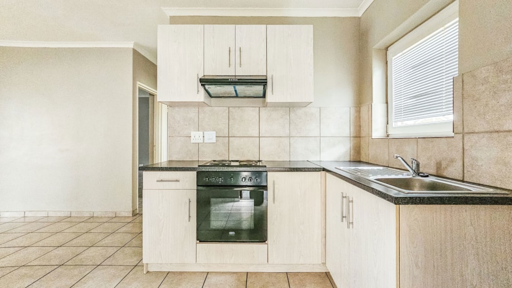 Apartment to rent in Klein Drakenstein - TKL1734129