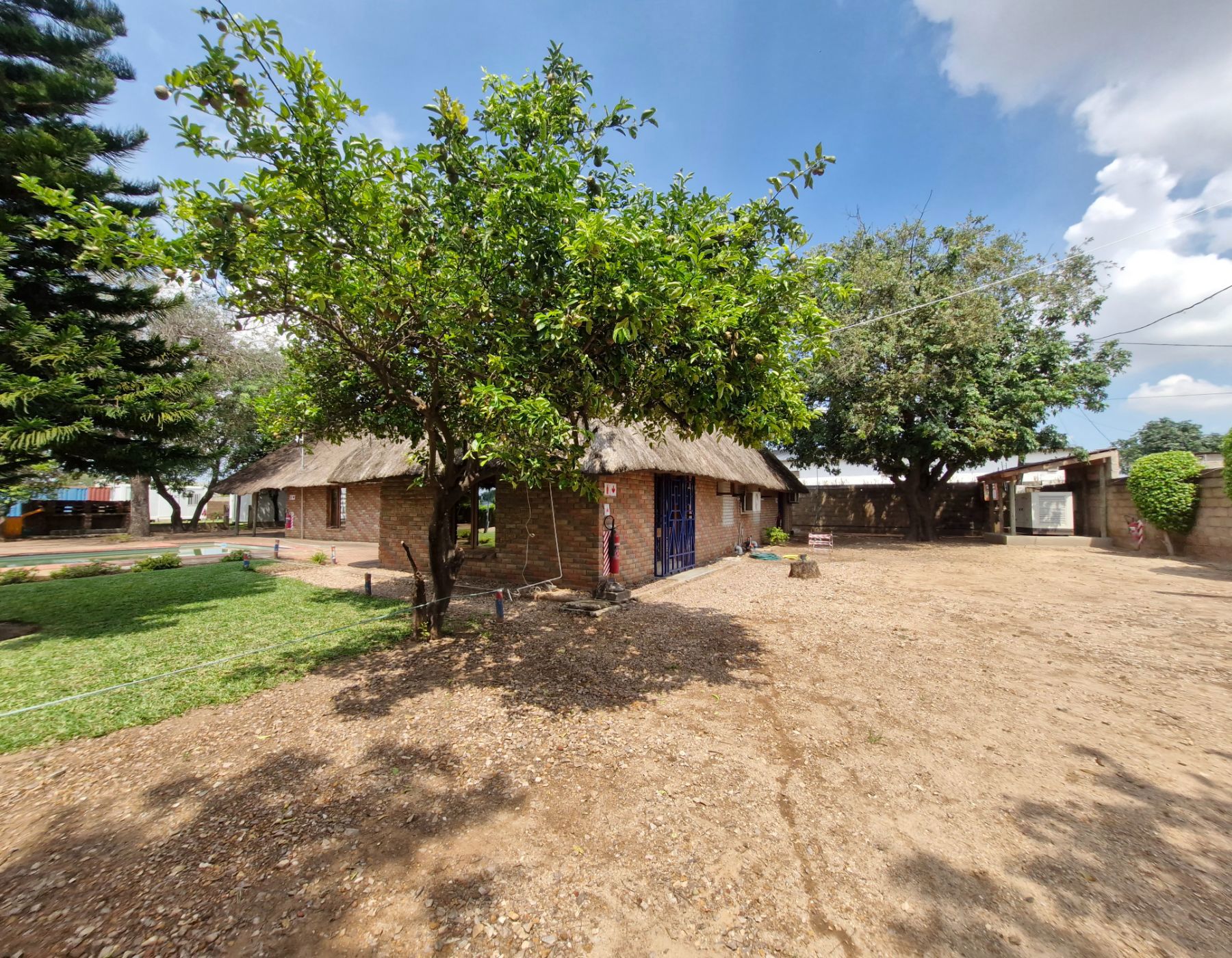 Commercial industrial property to rent in Matola, Mozambique - 3MQ1734234