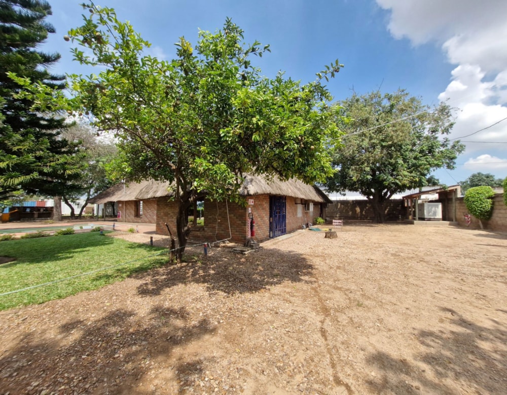 Commercial industrial property to rent in Matola, Mozambique - 3MQ1734234