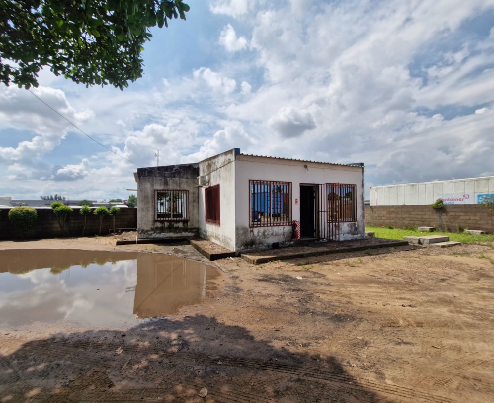 Commercial industrial property to rent in Matola, Mozambique - 3MQ1734234