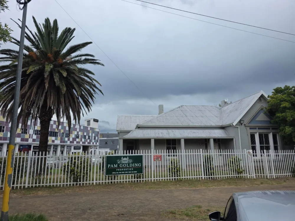 Commercial Building to rent in Queenstown - 1MH1734245 Commercial Building to rent in Queenstown - 1MH1734245