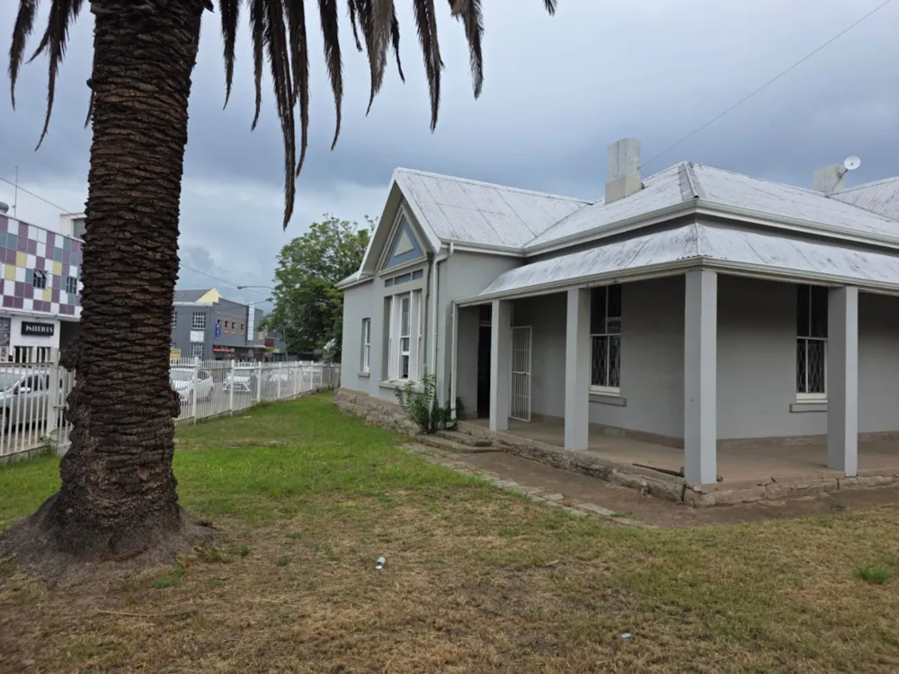 Commercial Building to rent in Queenstown - 1MH1734245 Commercial Building to rent in Queenstown - 1MH1734245