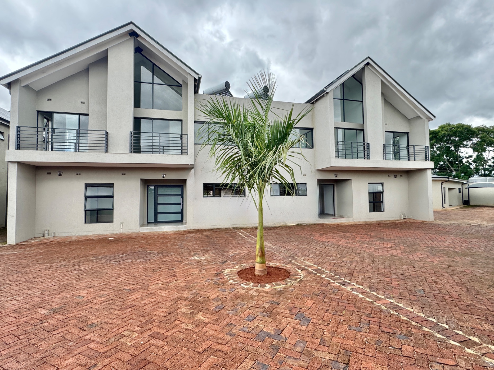 Double-storey cluster to rent in Helensvale, Zimbabwe - 3ZB1734363