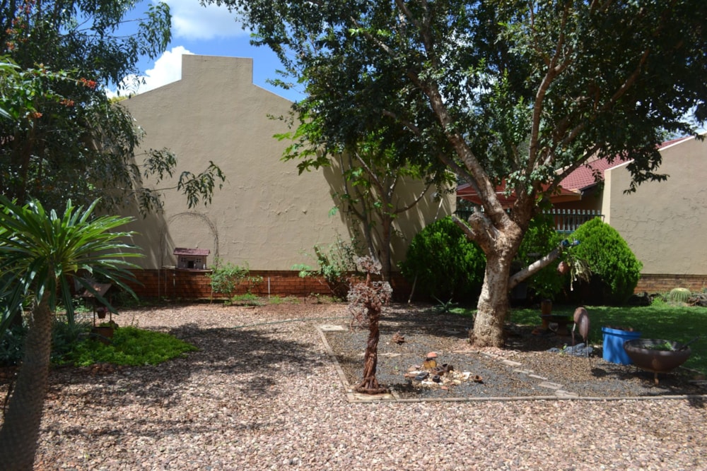 Townhouse for sale in Mookgopong (Naboomspruit) - 1MDM1734566