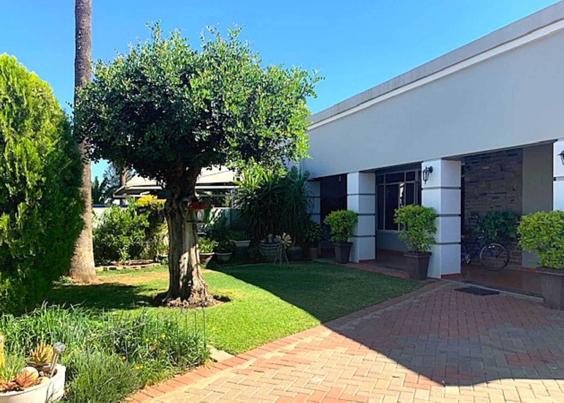 House for sale in Windhoek, Namibia - 3NM1737319