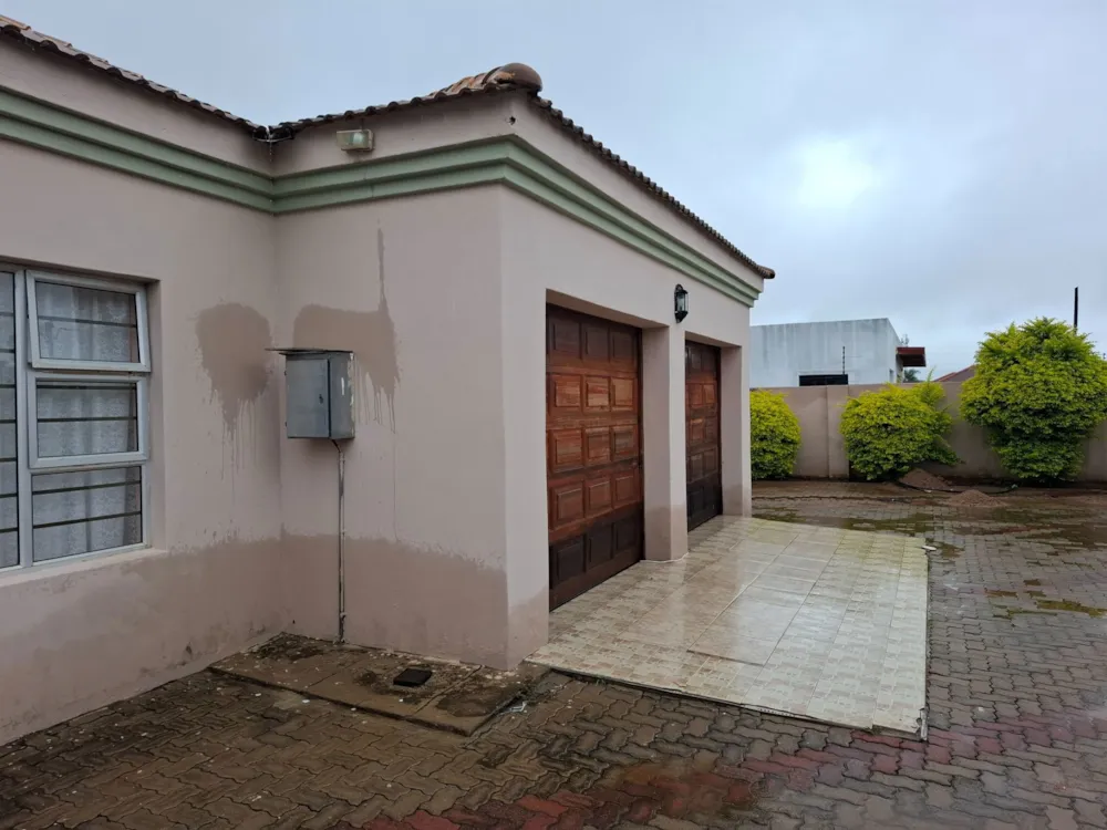 House for sale in Gaborone North, Botswana - 3BO1734750 House for sale in Gaborone North, Botswana - 3BO1734750