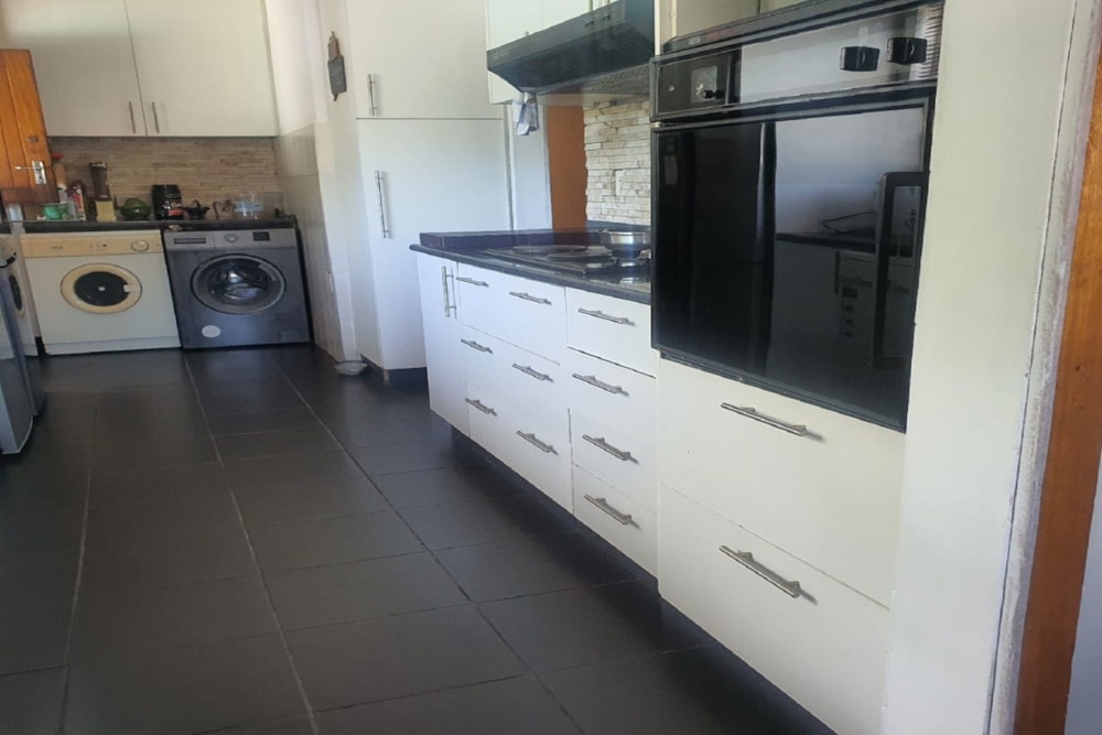 House for sale in Bisley - 1PM1734661