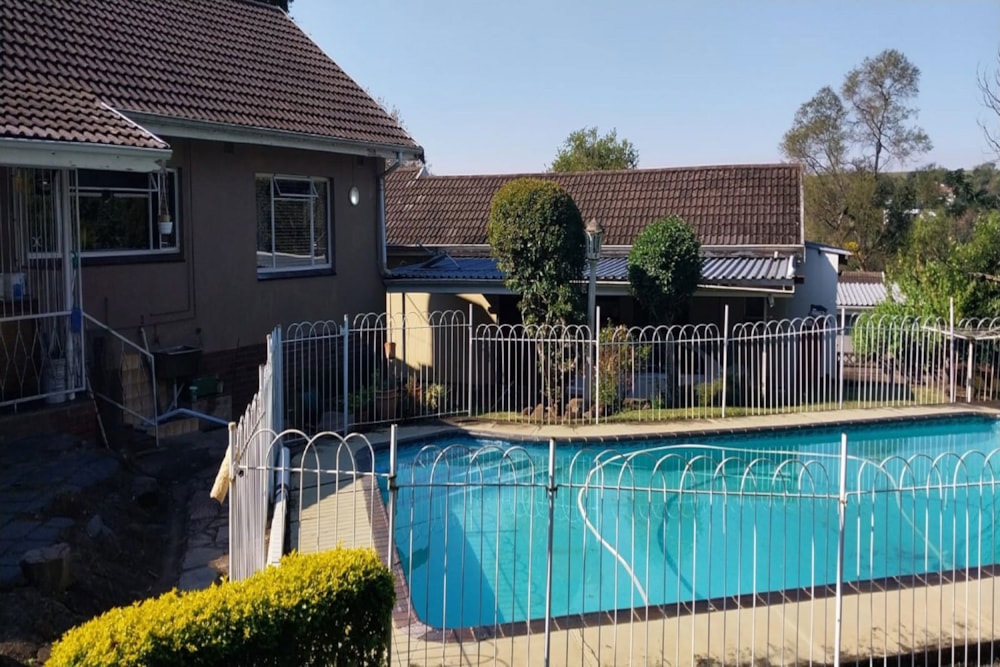 House for sale in Bisley - 1PM1734661