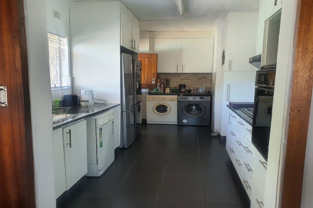 House for sale in Bisley - 1PM1734661