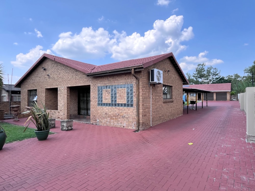 House for sale in Lennoxton - 1NW1734683