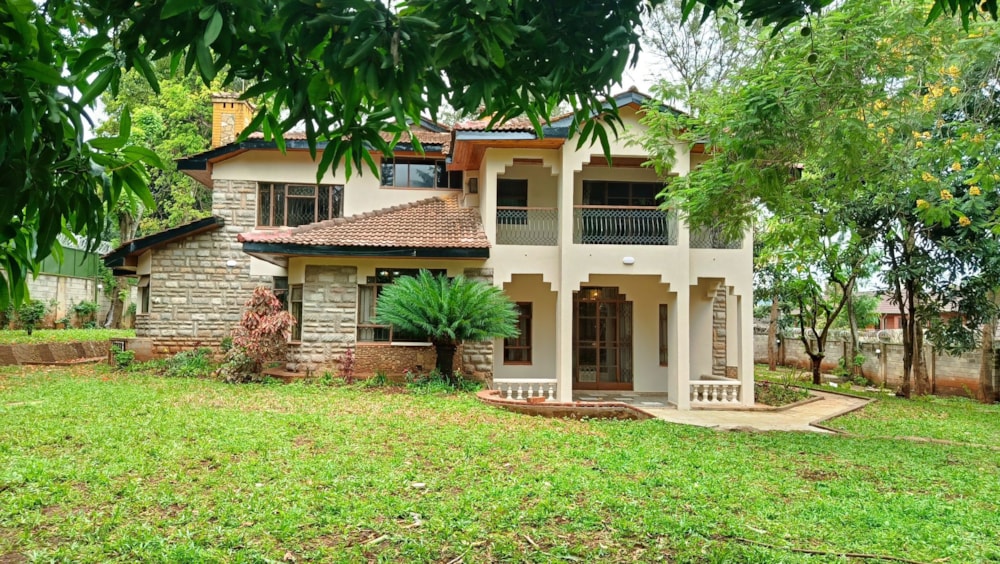 Double-storey house to rent in Runda , Kenya - 3KE1734656