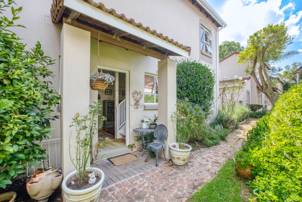 Townhouse for sale in Douglasdale - FW1734990