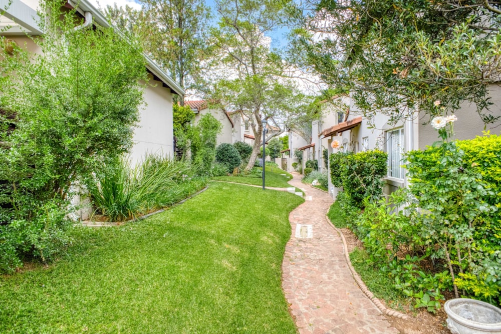 Townhouse for sale in Douglasdale - FW1734990