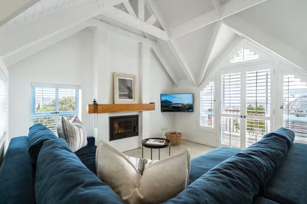 Double-storey house to rent in Big Bay - 1TV1734726