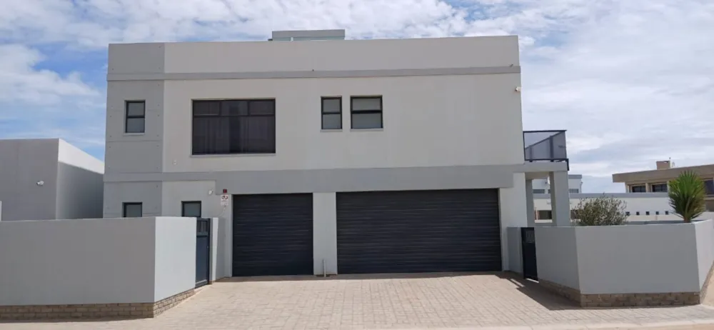 Multi-storey house for sale in Henties Bay, Namibia - 3NM1735117 Multi-storey house for sale in Henties Bay, Namibia - 3NM1735117