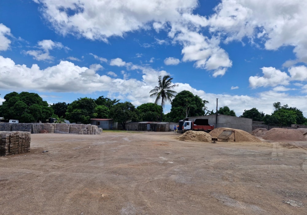 Commercial industrial property for sale in Matola Rio, Mozambique - 3MQ1734906 Commercial industrial property for sale in Matola Rio, Mozambique - 3MQ1734906