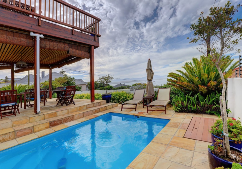 Double-storey house for sale in Mossel Bay Central - 1MB1735087